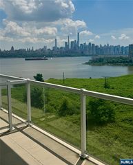 3 Somerset Lane 602, Edgewater, NJ 07020