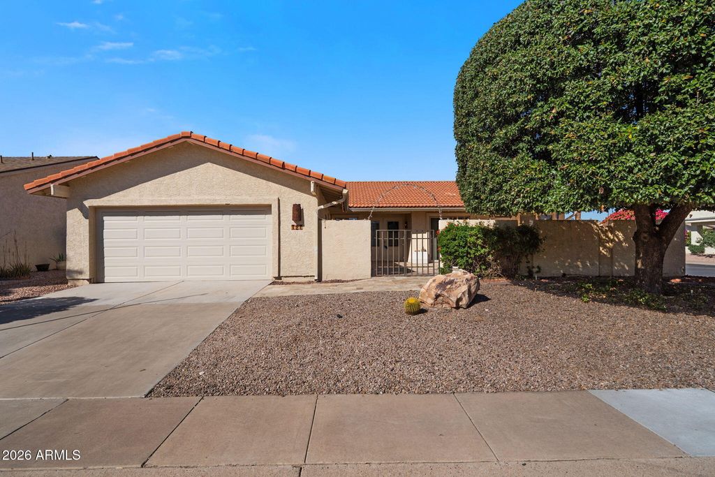 727 LEISURE WORLD --, Mesa, AZ 85206
