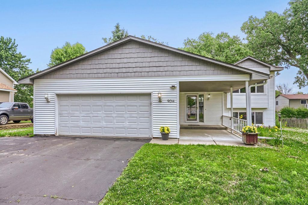 9014 Hampshire Avenue N, Brooklyn Park, MN 55445
