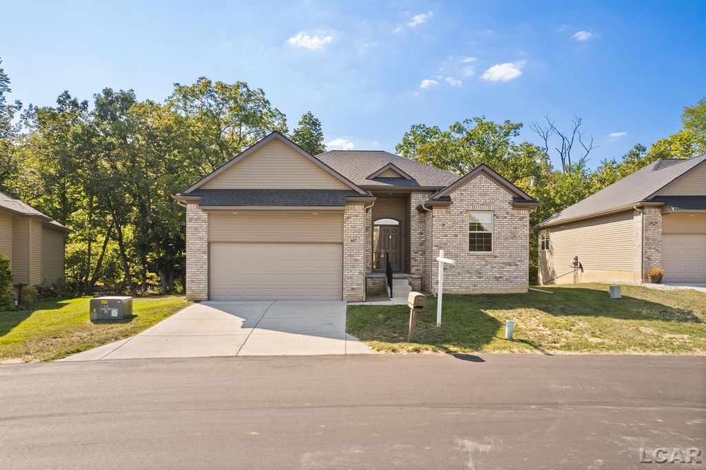 607 Shadow Brooke Lane, Tecumseh, MI 49286