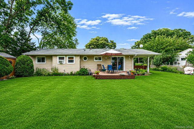 22 Jane Street, Selden, NY 11784