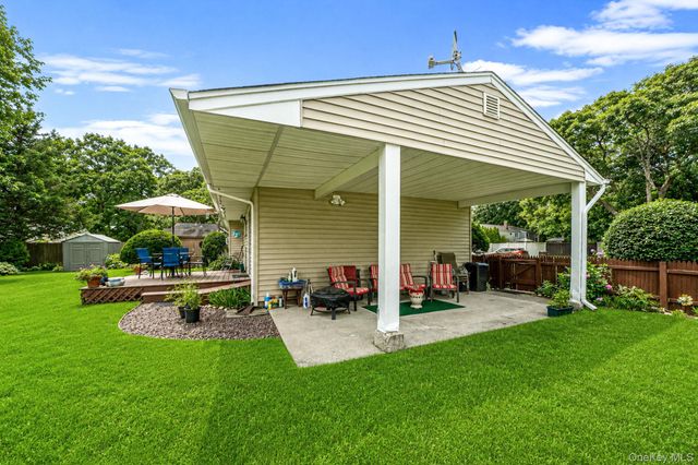 22 Jane Street, Selden, NY 11784