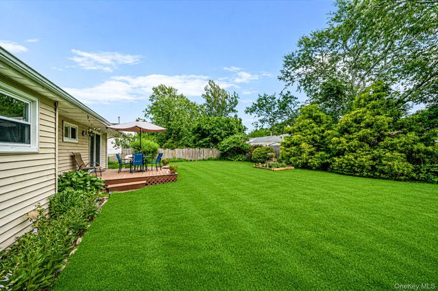22 Jane Street, Selden, NY 11784
