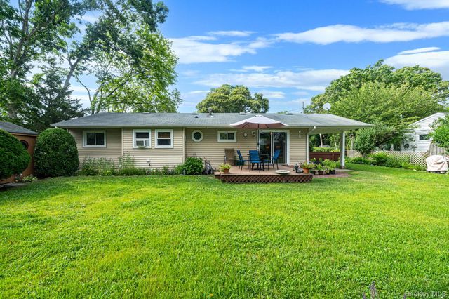 22 Jane Street, Selden, NY 11784