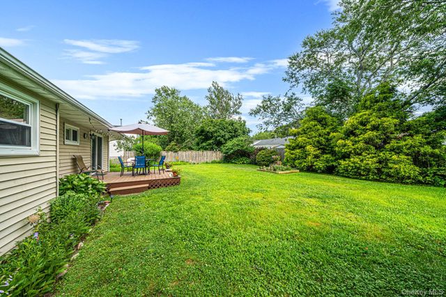 22 Jane Street, Selden, NY 11784