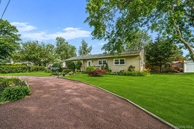 22 Jane Street, Selden, NY 11784
