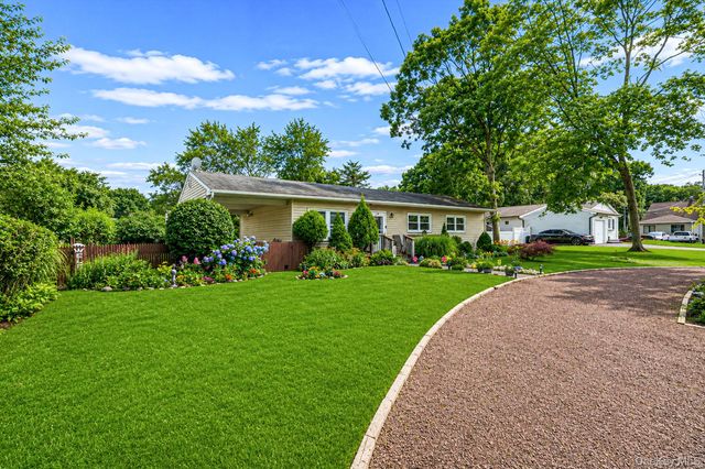 22 Jane Street, Selden, NY 11784