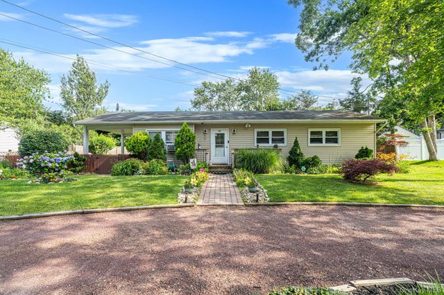 22 Jane Street, Selden, NY 11784