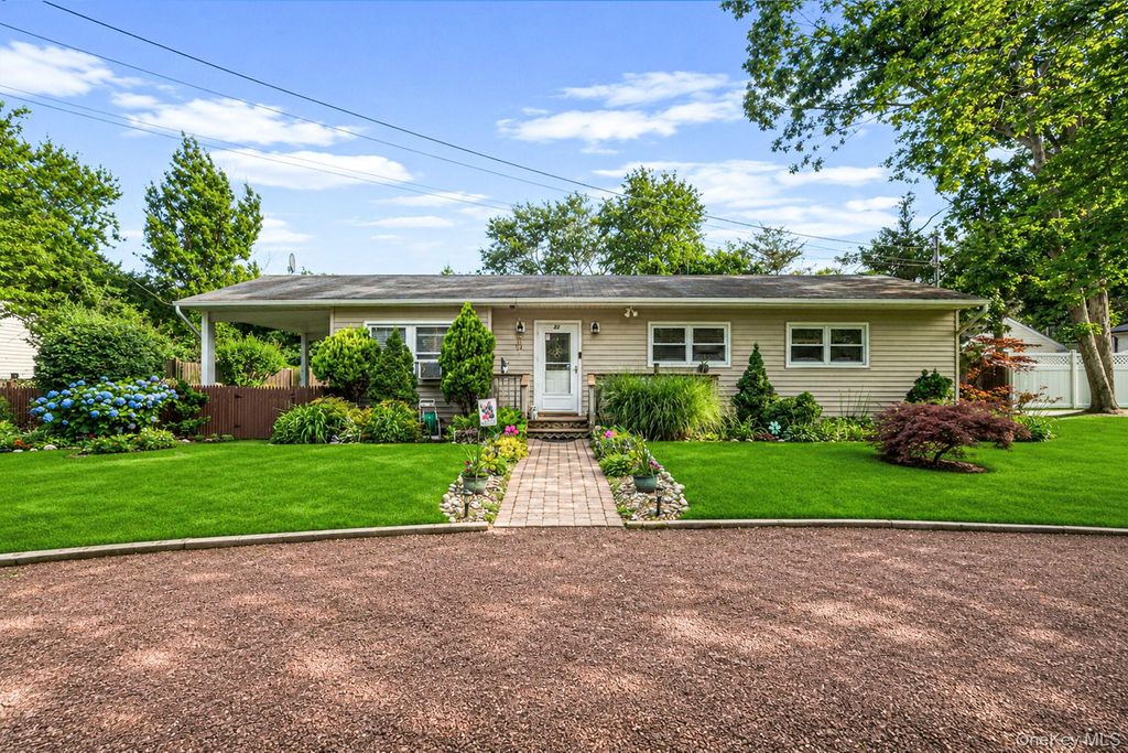 22 Jane Street, Selden, NY 11784