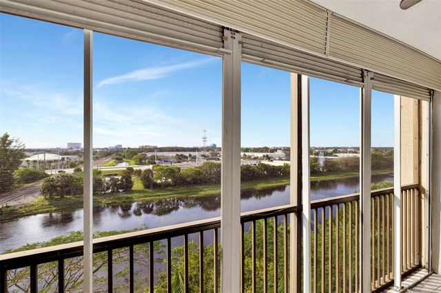 2200 S Cypress Bend Dr 702, Pompano Beach, FL 33069