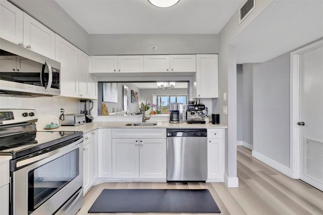 2200 S Cypress Bend Dr 702, Pompano Beach, FL 33069