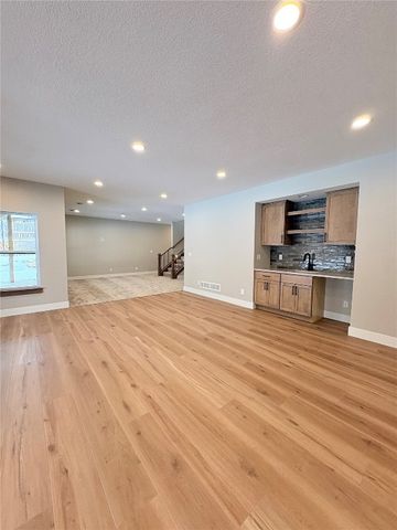 170 Pleasant Hill Drive NW, Swisher, IA 52338