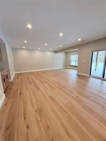 170 Pleasant Hill Drive NW, Swisher, IA 52338