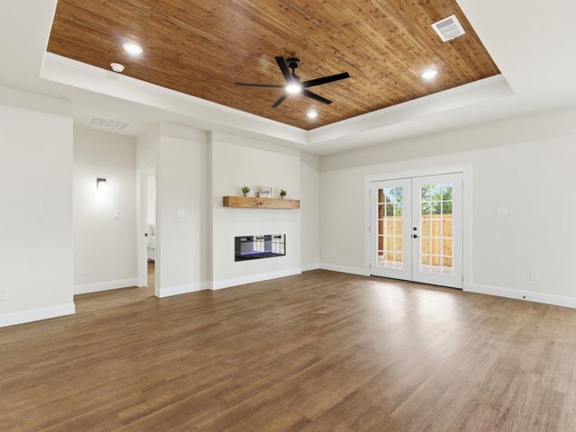 2211 Woodcrest Trail, Granbury, TX 76048