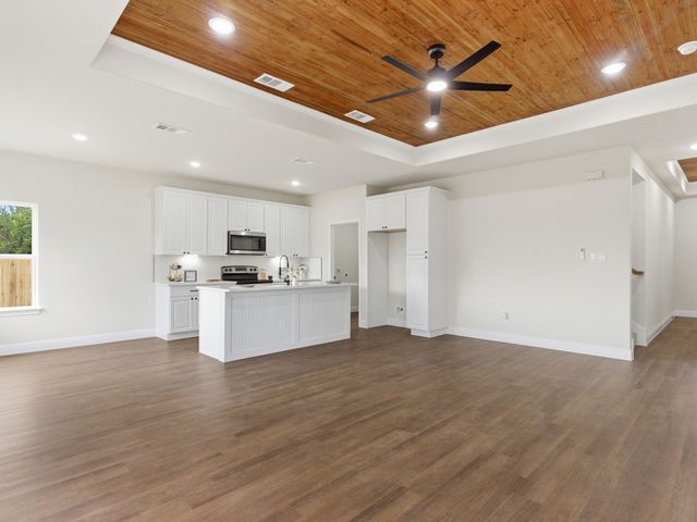 2211 Woodcrest Trail, Granbury, TX 76048