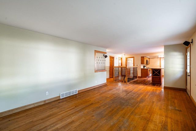 N39W6631 Jackson STREET, Cedarburg, WI 53012
