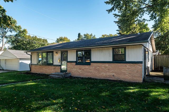 N39W6631 Jackson STREET, Cedarburg, WI 53012