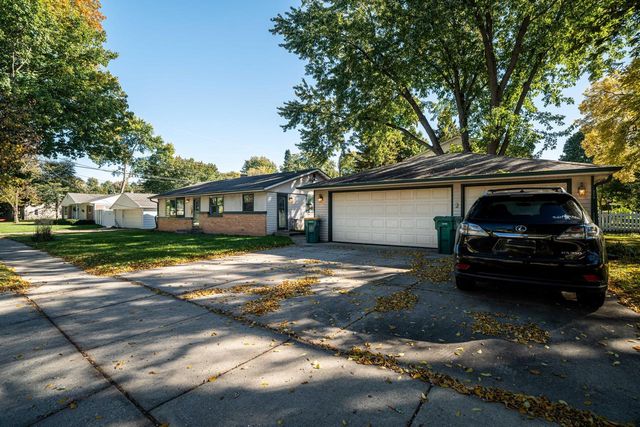 N39W6631 Jackson STREET, Cedarburg, WI 53012