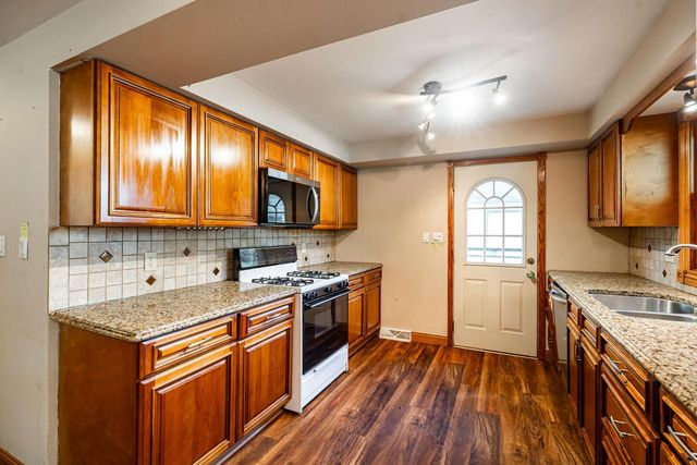 N39W6631 Jackson STREET, Cedarburg, WI 53012