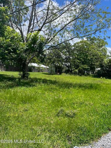 408 Russell Avenue, Ocean Springs, MS 39564
