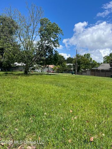 408 Russell Avenue, Ocean Springs, MS 39564