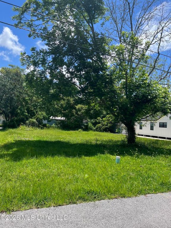 408 Russell Avenue, Ocean Springs, MS 39564