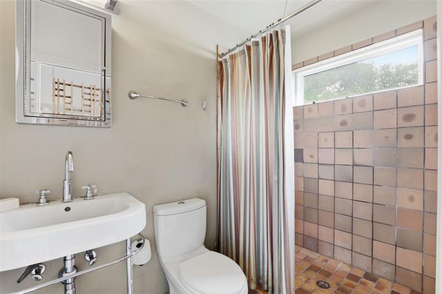 101 W 33rd ST B, Austin, TX 78705