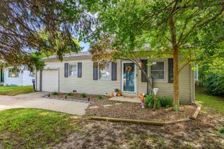 242 Wire Ave, Haysville, KS 67060
