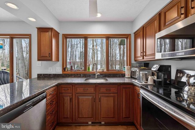 273 PARTRIDGE DR, Pocono Lake, PA 18347