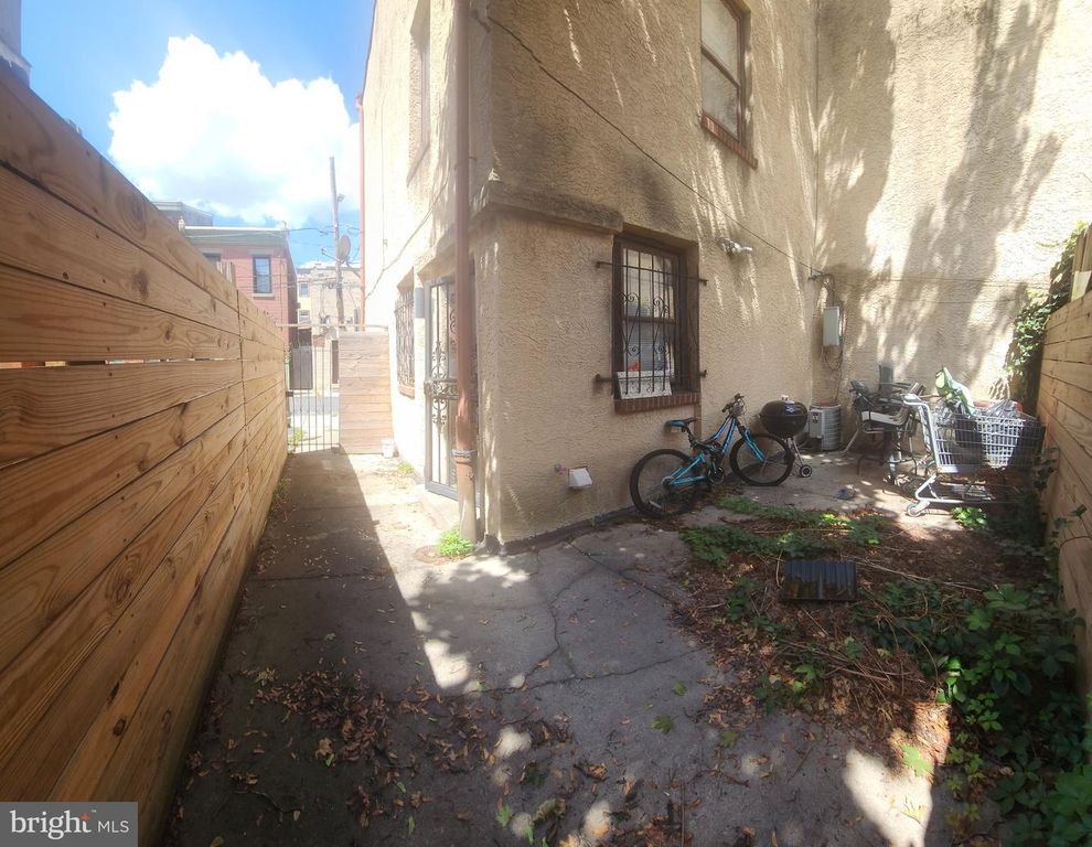 1043 N LEITHGOW ST, PHILADELPHIA, PA 19123 — photo 4