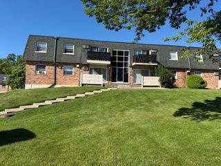 9950 S 84th Terrace 214, Palos Hills, IL 60465