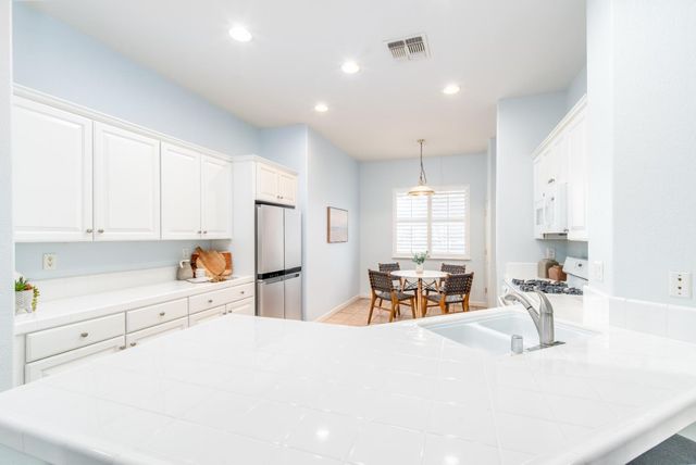 2805 Granite Park Ln, Elk Grove, CA 95758