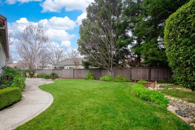 2805 Granite Park Ln, Elk Grove, CA 95758