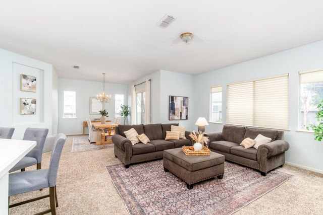 2805 Granite Park Ln, Elk Grove, CA 95758