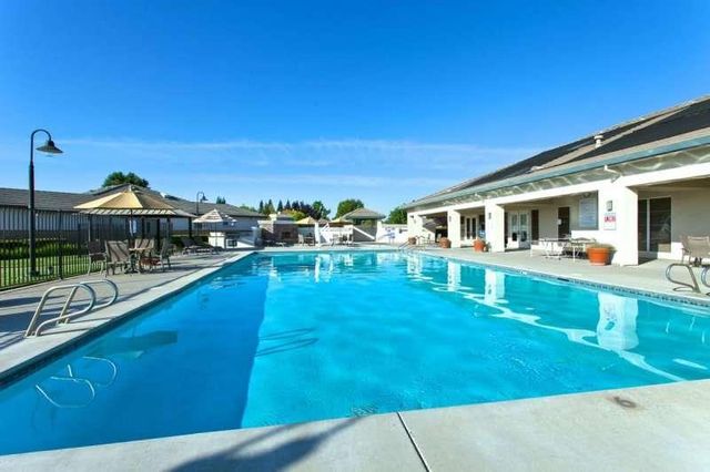 2805 Granite Park Ln, Elk Grove, CA 95758