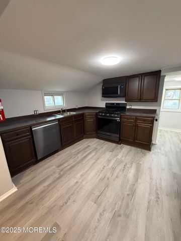 79 Pine View Avenue, Keansburg, NJ 07734