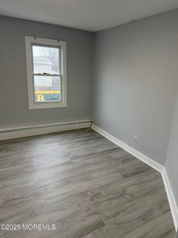 79 Pine View Avenue, Keansburg, NJ 07734