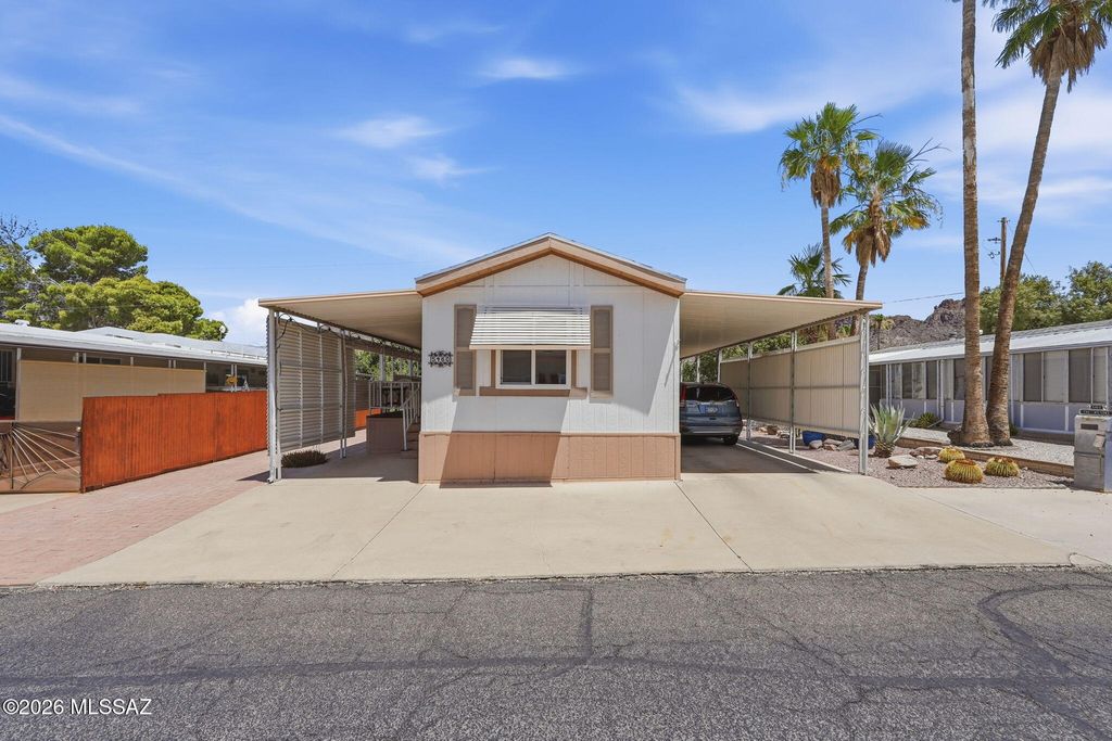 5460 W Flying W Street, Tucson, AZ 85713