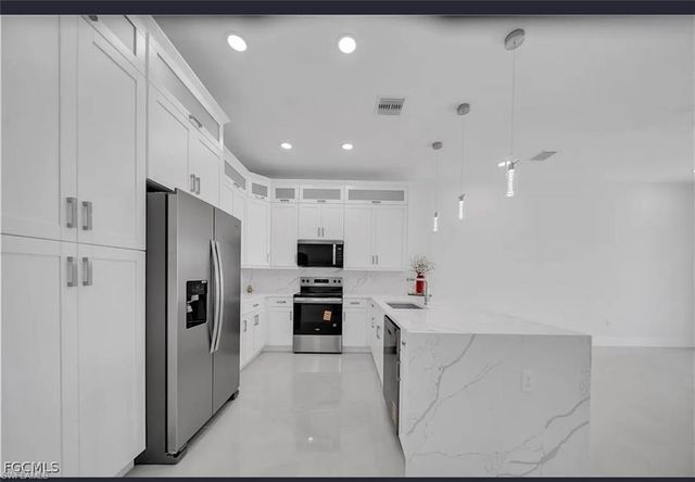 320 Poplar ST, Lehigh Acres, FL 33974