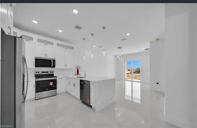 320 Poplar ST, Lehigh Acres, FL 33974