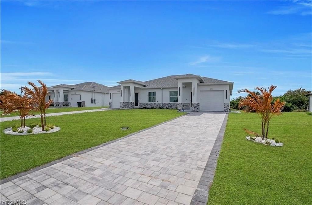 320 Poplar ST, Lehigh Acres, FL 33974