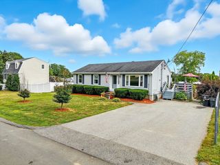 2 Overlook Ave, Haverhill, MA 01830