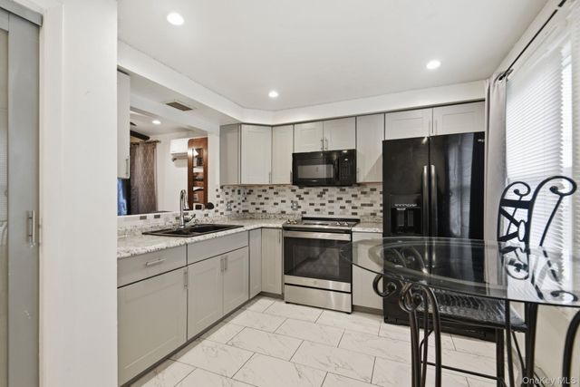 17 Harbor Hill Court, Beacon, NY 12508