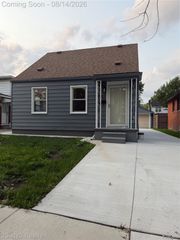 734 Highland Street, Wyandotte, MI 48192