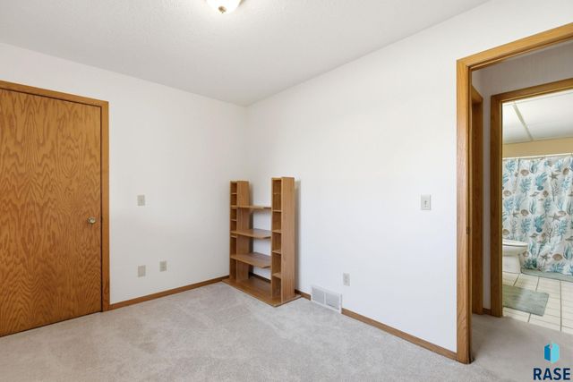 5008 E Centennial Ln Lane, Sioux Falls, SD 57110