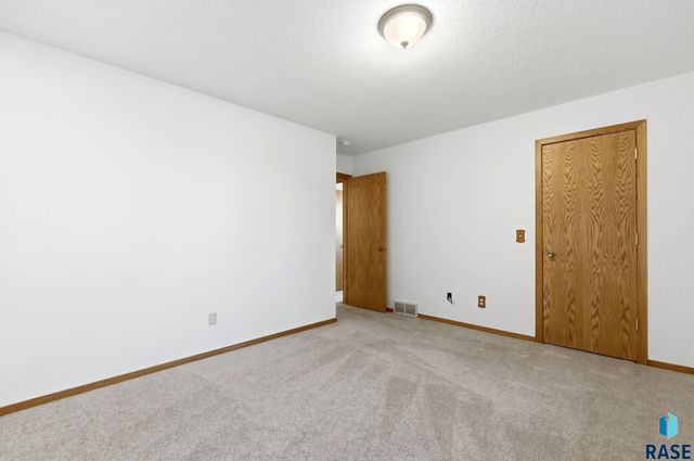 5008 E Centennial Ln Lane, Sioux Falls, SD 57110