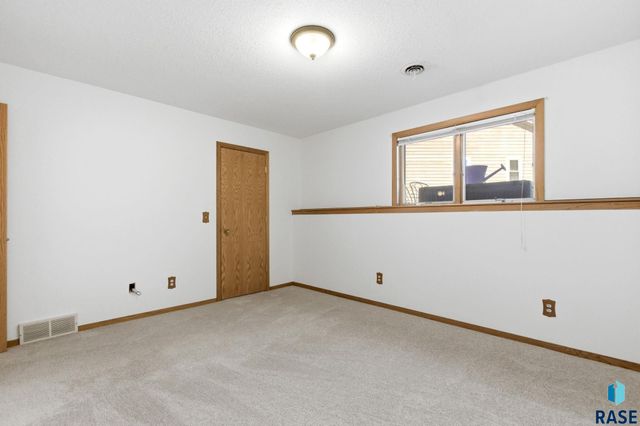 5008 E Centennial Ln Lane, Sioux Falls, SD 57110