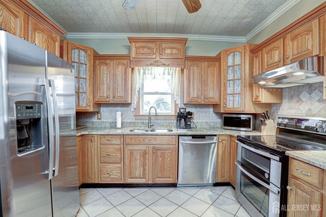 110 N River Drive, Pennsville, NJ 08070