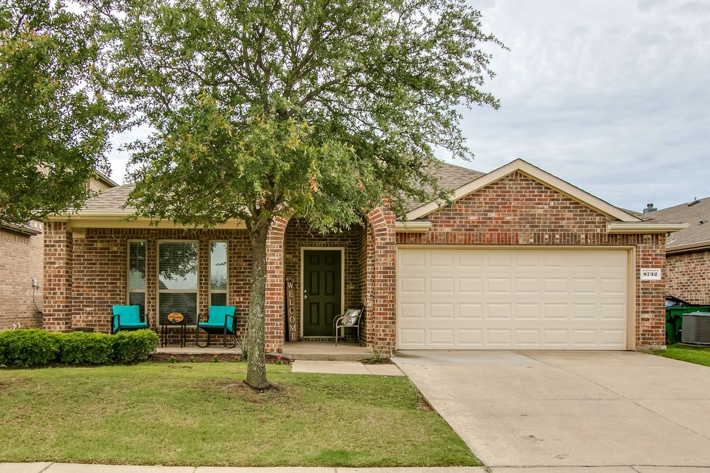 8732 Whirlwind Trail, Aubrey, TX 76227