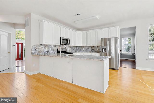5 FARMINGHAM DR, Sewell, NJ 08080